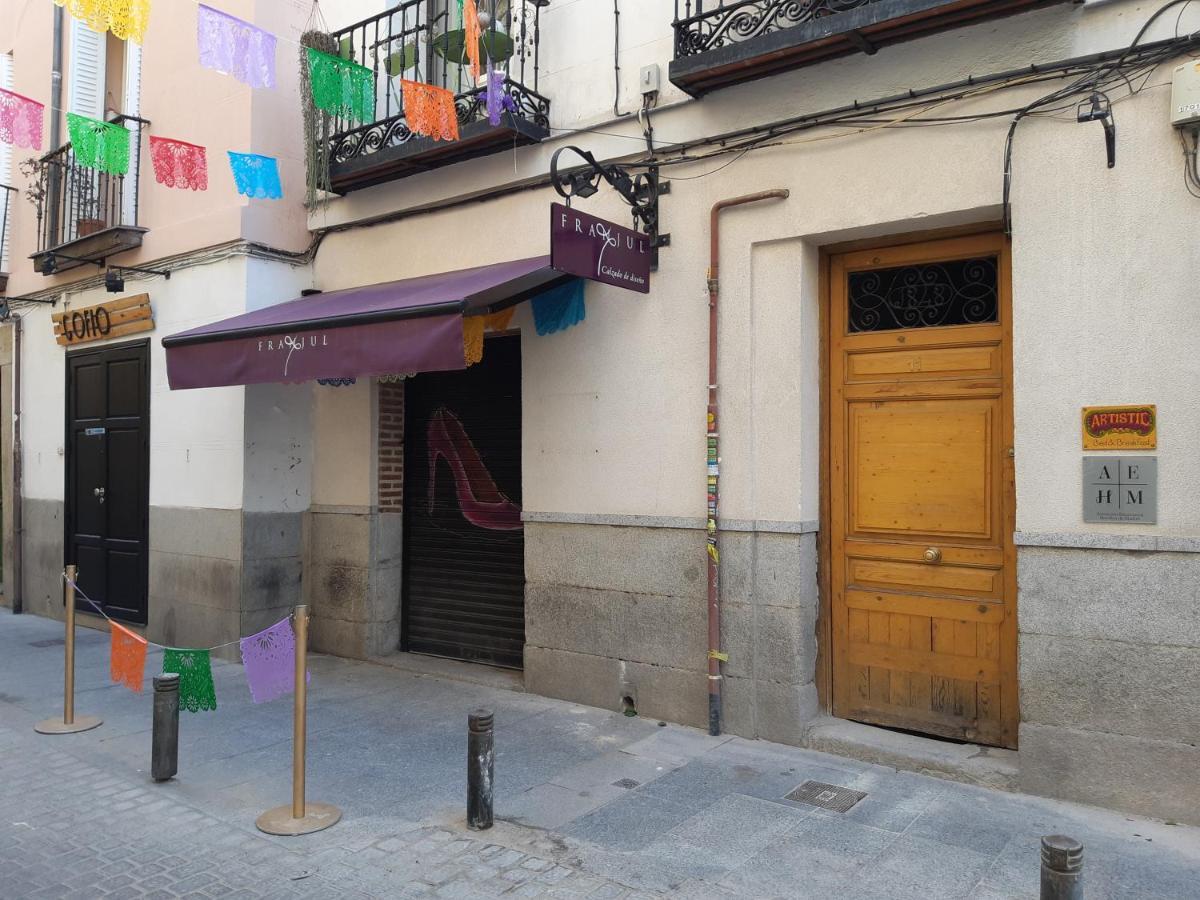 Hostal Artistic B&B Madrid Exterior photo